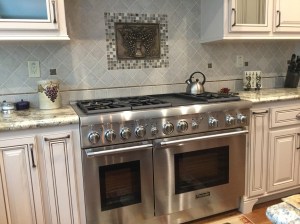 Get a load of this gas range - isn't 't she a beauty? Someone needs to do some serious cooking now!